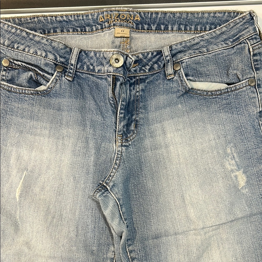 Arizona Jean Company Blue capri Jeans